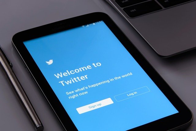 صارفین کی جانب سے سردرد کی شکایت سامنے آنے کے بعد ٹویٹر نے ڈیزائن میں تبدیلی کا فیصلہ کردیا ہے