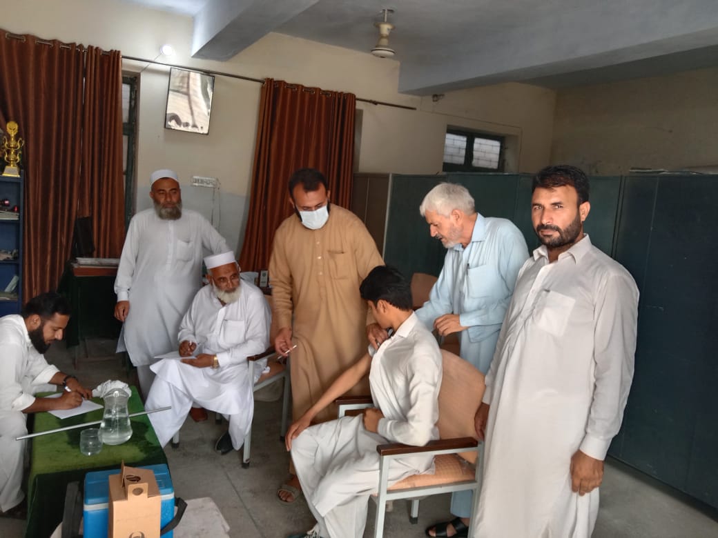 خیبر پختونخوا کے سرکاری سکولوں میں بھی طلباء اور طالبات کوکووڈ-19 ویکسینشن کا آغاز