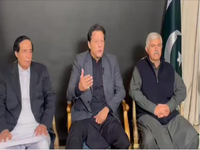 پی ٹی آئی چئیرمین عمران خان نے 23 دسمبر کو خیبر پختونخوا اور پنجاب اسمبلیوں کو تحلیل کرنے کا اعلان