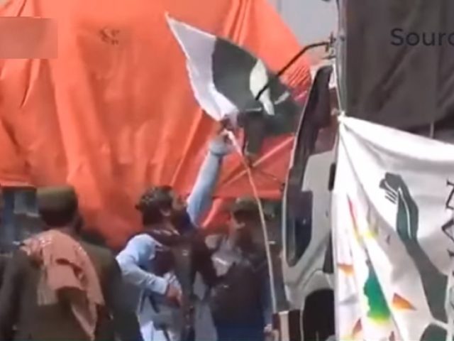Afghan taliban removing Pakistani flag from Pakistani truks
