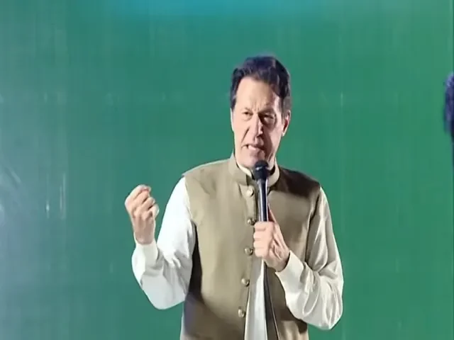 Imran Khan PTI Chairman speech in Peshawar Jalsa. Photo File 640x480
