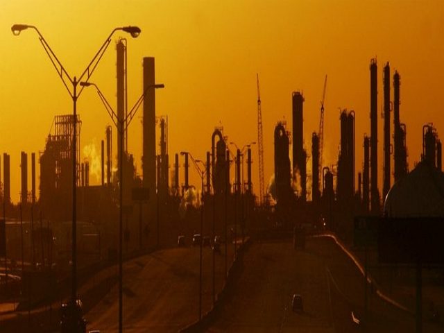 Oil Refinery Photo By Twitter 640x480