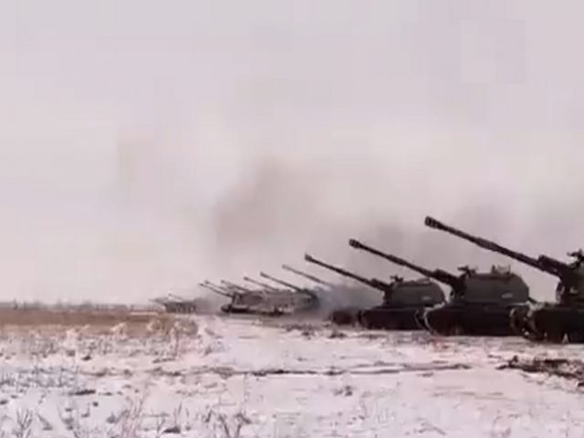 Russian Tanks on Ukrain Border 640x480