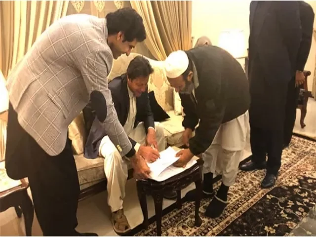 Uon Chouhdry during Imran Khan Nikah Photo Jang News 640x480