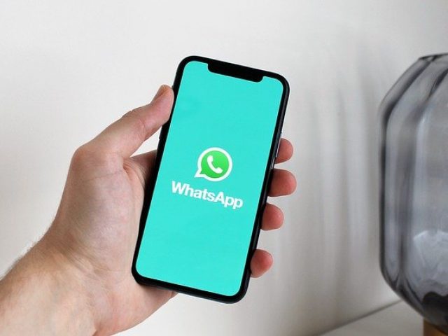 whatsapp-on-smartphone-32_640